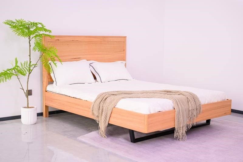 Dallas Queen Bedframe Metal Leg